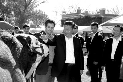 參觀共和國(guó)莊園。 參觀共和國(guó)莊園。