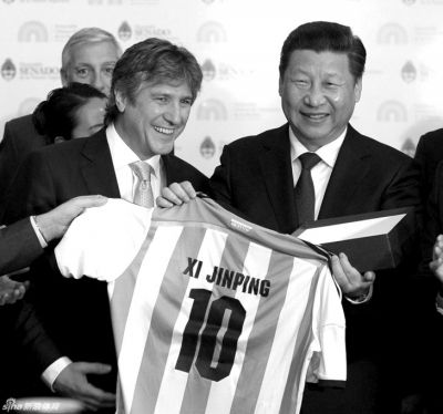 獲贈(zèng)10號(hào)球衣。 獲贈(zèng)10號(hào)球衣。