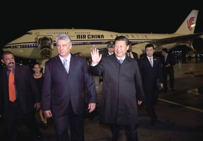 21日晚,習近平乘坐的專機抵達哈瓦那何塞·馬蒂國際機場。古巴國務委員會第一副主席兼部長會議第一副主席 21日晚,習近平乘坐的專機抵達哈瓦那何塞·馬蒂國際機場。古巴國務委員會第一副主席兼部長會議第一副主席