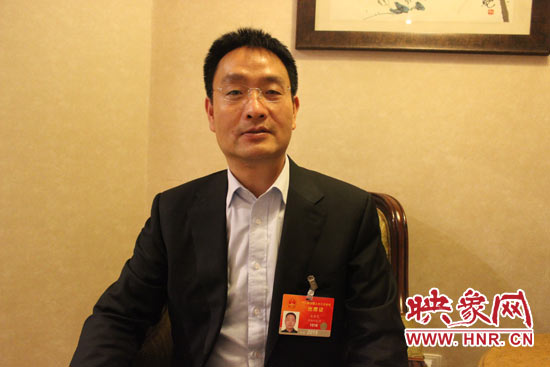 全國人大代表、輝縣市張村鄉裴寨社區黨總支書記裴春亮 全國人大代表、輝縣市張村鄉裴寨社區黨總支書記裴春亮