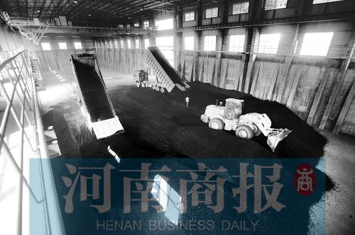 大量煤炭運往南區供熱站,為今冬供暖做準備 河南商報記者 鄧萬里/攝 大量煤炭運往南區供熱站,為今冬供暖做準備 河南商報記者 鄧萬里/攝