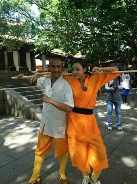 這些參加節(jié)目的女星當(dāng)中既有歌手,又有演員,都是時(shí)尚年輕且受歡迎的女星。