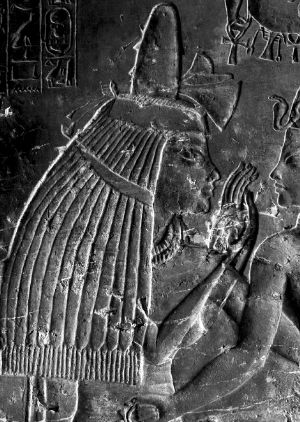 墓中壁畫顯示，馬婭把年幼的圖坦卡蒙抱在膝上。