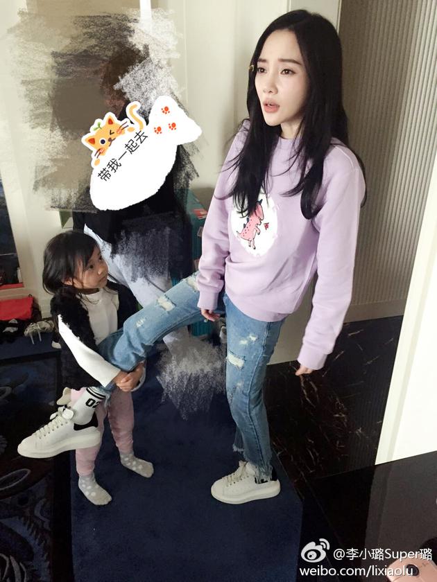 甜馨巧妙回答阿姨問話 網友:段子手已上線 甜馨巧妙回答阿姨問話 網友:段子手已上線