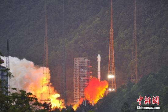 4月12日19時04分,中國西昌衛星發射中心成功發射實踐十三號衛星。 葉樂峰 攝