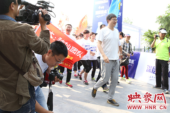 都市頻道名嘴孟湛領(lǐng)走 都市頻道名嘴孟湛領(lǐng)走