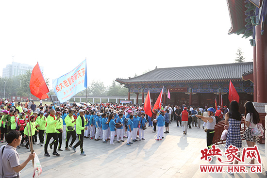 健康走活動吸引了大量的參賽者 健康走活動吸引了大量的參賽者
