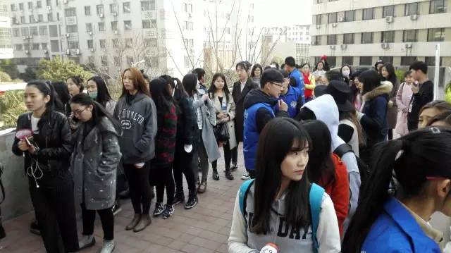 還沒開始時大家已經開始有序排隊了，棒棒噠！