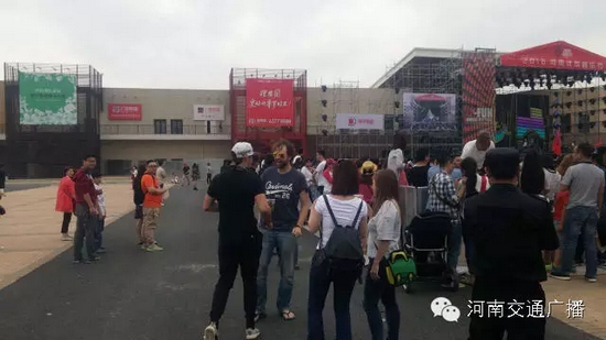 哇塞,現場還有外國友人~ 哇塞,現場還有外國友人~