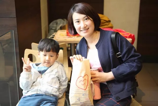 和媽媽一起繪制屬于我們自己的早餐袋 和媽媽一起繪制屬于我們自己的早餐袋