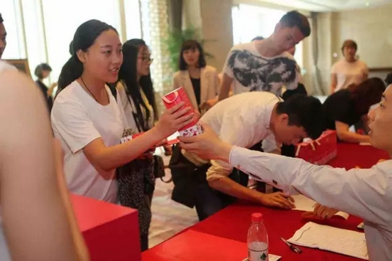 沒想到現場簽到如此火爆 沒想到現場簽到如此火爆