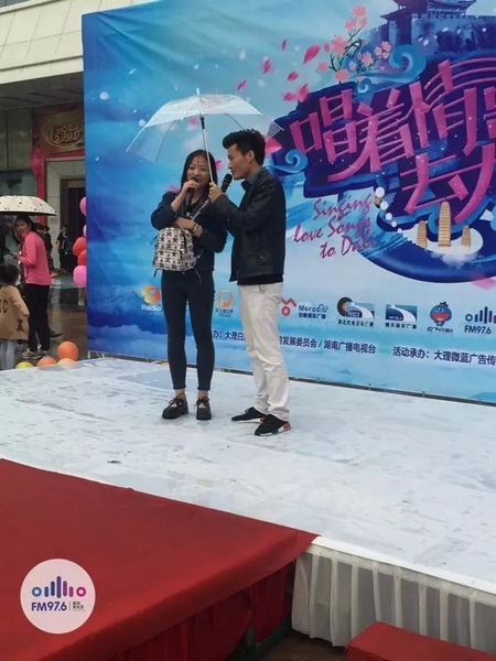 這是一位在校大學校，暗暗的喜歡純純的愛。