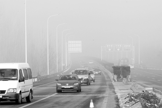最近能見度不佳的天氣,給駕車上高速的車主提出了更多的要求 最近能見度不佳的天氣,給駕車上高速的車主提出了更多的要求