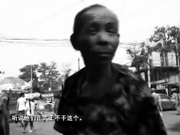 視頻中的男子面對鏡頭發泄心中的不滿：不合理，明擺著剝削人