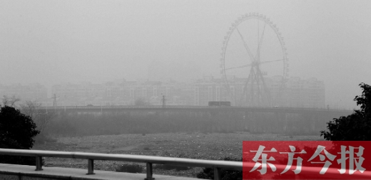 我看!我再看!我都看不見世紀(jì)歡樂園的巨大摩天輪了,送孩子上學(xué)的路,真快看不清了 我看!我再看!我都看不見世紀(jì)歡樂園的巨大摩天輪了,送孩子上學(xué)的路,真快看不清了