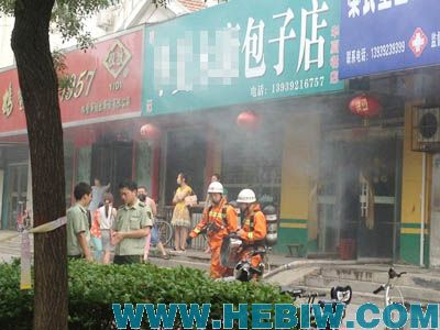 淇濱區包子店著火 火源疑是餐巾紙 淇濱區包子店著火 火源疑是餐巾紙