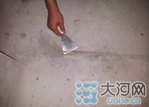 圖為直接埋在水泥墻里的電線 圖為直接埋在水泥墻里的電線