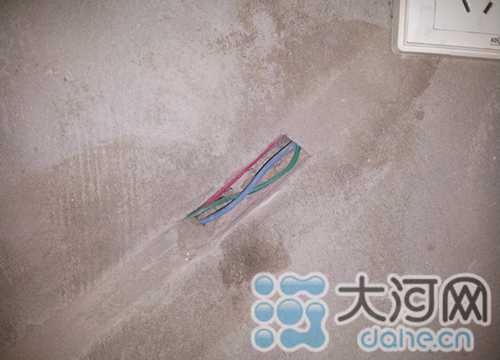圖為直接埋在水泥墻里的電線 圖為直接埋在水泥墻里的電線