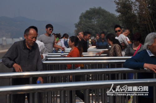 濟源旅游景區游客再現“井噴” 攬金3.37億元 濟源旅游景區游客再現“井噴” 攬金3.37億元