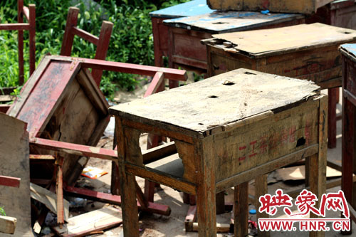 四位鄉村老師為閆洼小學的孩子們撐起一片藍天 四位鄉村老師為閆洼小學的孩子們撐起一片藍天