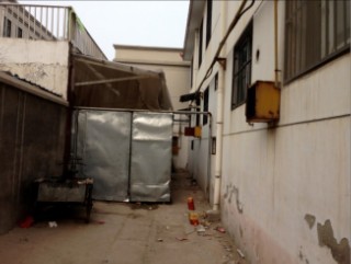 飯店廚房私搭亂建化糞池上 違建被拆除 飯店廚房私搭亂建化糞池上 違建被拆除