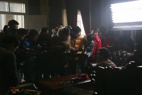 各路媒體記者探班《大河兒女》現場。