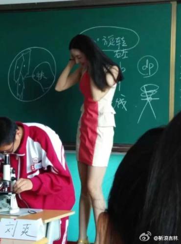 吉林女教師被同學(xué)譽(yù)為最美生物老師 吉林女教師被同學(xué)譽(yù)為最美生物老師