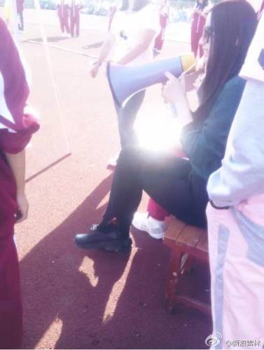 吉林女教師被同學(xué)譽(yù)為最美生物老師 吉林女教師被同學(xué)譽(yù)為最美生物老師