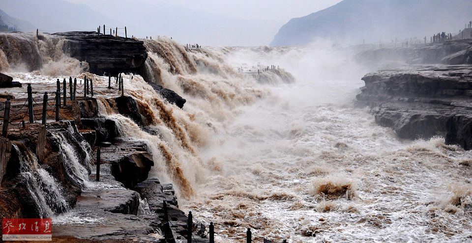 壺口瀑布迎“桃花汛” 壺口瀑布迎“桃花汛”