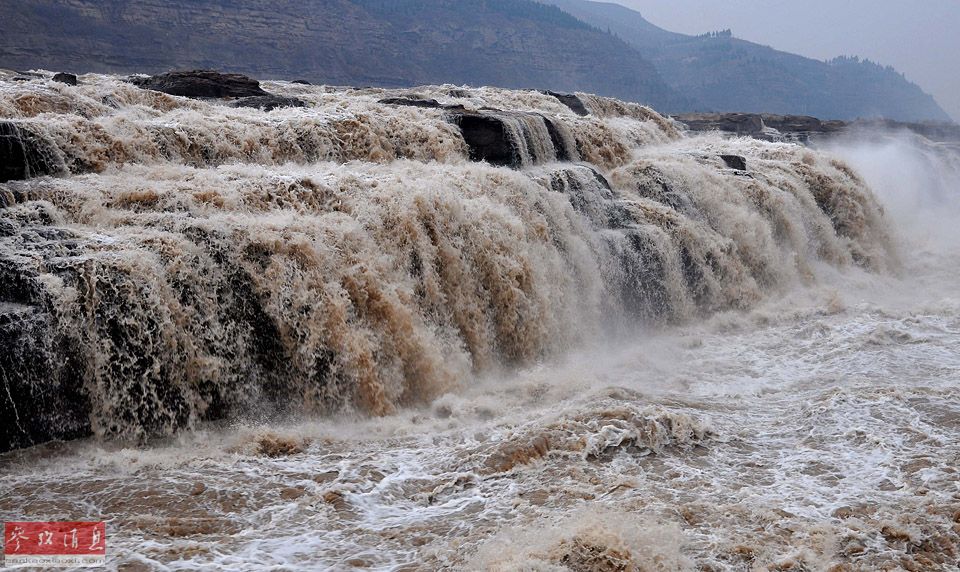 壺口瀑布迎“桃花汛” 壺口瀑布迎“桃花汛”
