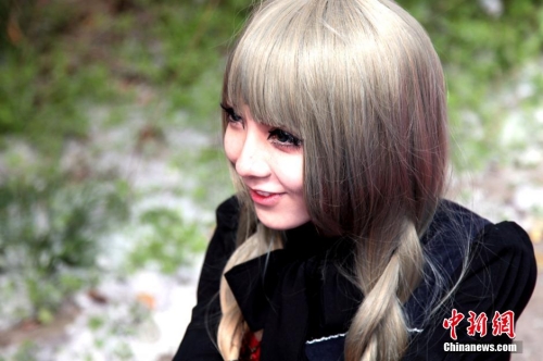 “Cosplay”美女云集西安交大櫻花節