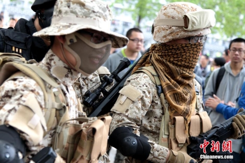 “Cosplay”美女云集西安交大櫻花節