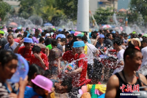 西雙版納萬人歡度潑水節 西雙版納萬人歡度潑水節