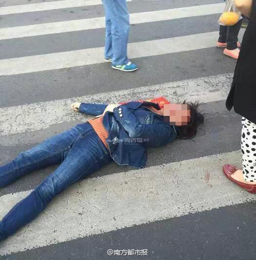 女子過路闖紅燈遭協管員鐵錘爆頭 女子過路闖紅燈遭協管員鐵錘爆頭