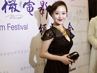 徐海星曝出事業線 疑似隆胸