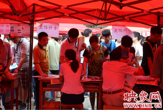 家長們最關心的還是畢業以后孩子的就業情況。