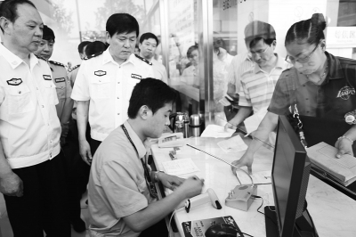 網上預約辦證大大節省了排隊與等候時間 網上預約辦證大大節省了排隊與等候時間