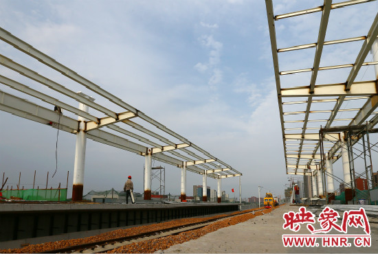 鄭信路站的主體框架已經(jīng)完工。 鄭信路站的主體框架已經(jīng)完工。