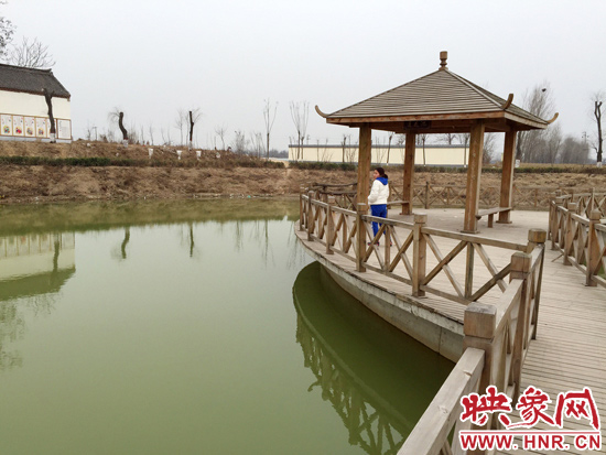 事發處就挨著亭子。 事發處就挨著亭子。