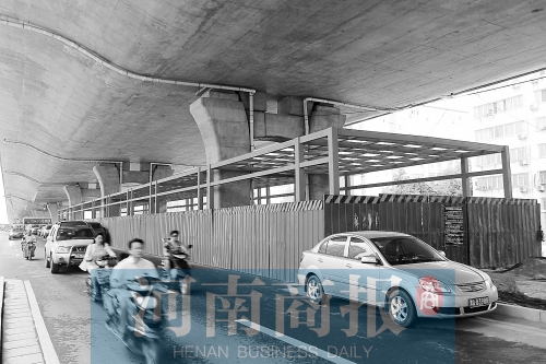 建設中的隴海路快速公交站臺,這條線路或取名B5 建設中的隴海路快速公交站臺,這條線路或取名B5