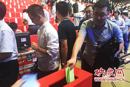 專家、評委、全局干部職工代表現場投票。 專家、評委、全局干部職工代表現場投票。