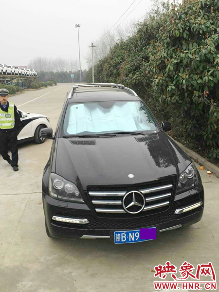 江西男子奔馳車中睡覺一氧化碳中毒,周口高速交警及時發(fā)現(xiàn)。 江西男子奔馳車中睡覺一氧化碳中毒,周口高速交警及時發(fā)現(xiàn)。