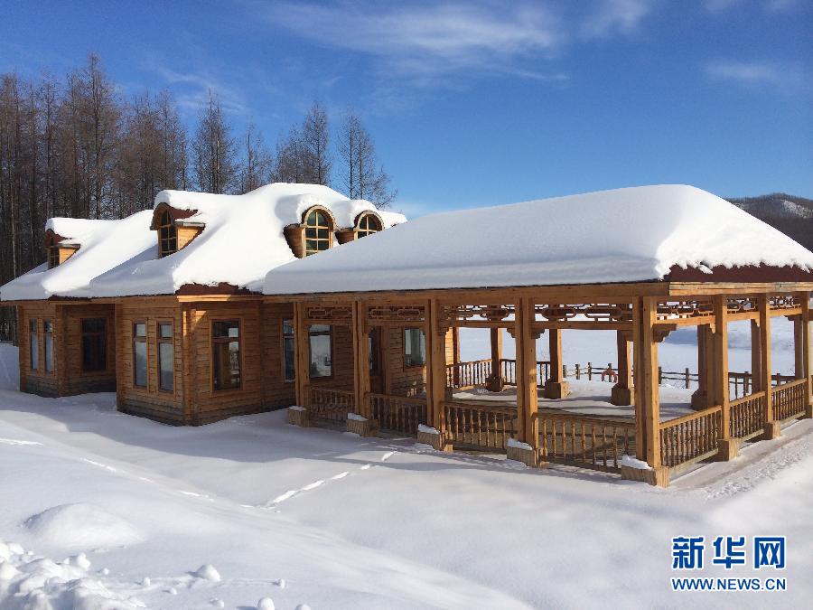 圖為穗豐園里的實木亭子（2013年12月8日攝）。