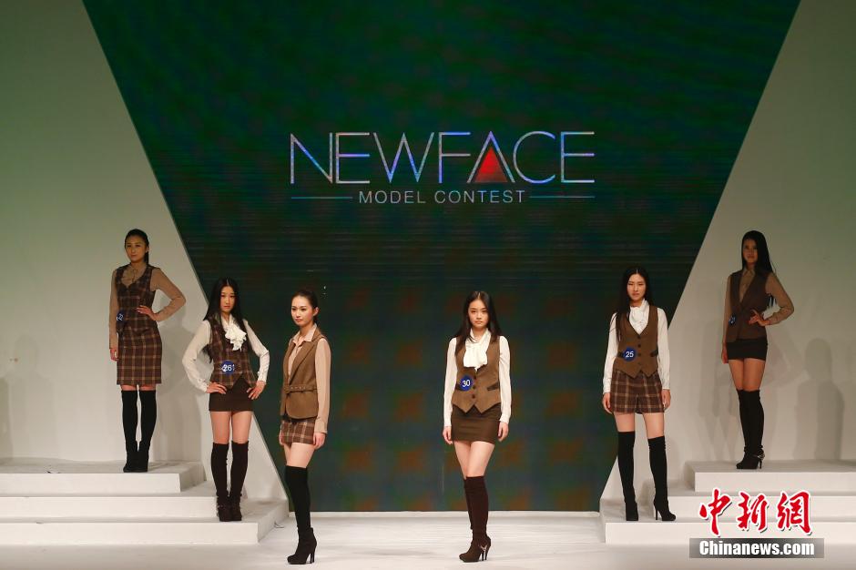 新面孔中國模特大賽總決賽 選手戴口罩呼喚環保 新面孔中國模特大賽總決賽 選手戴口罩呼喚環保