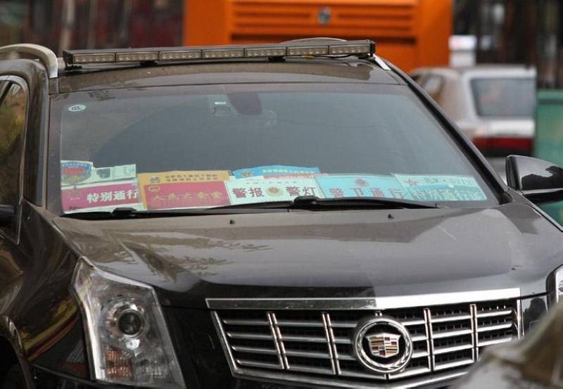 深圳現“史上最多通行證車”無牌豪車