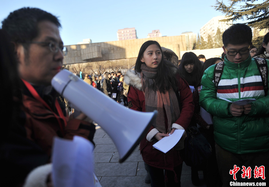 圖為報考現場。