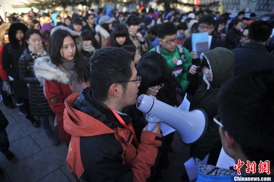 圖為報考現場。