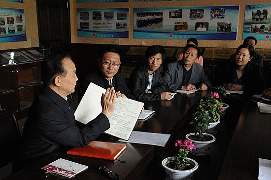 溫家寶在河北省興隆縣六道河中學作地理講座 溫家寶在河北省興隆縣六道河中學作地理講座