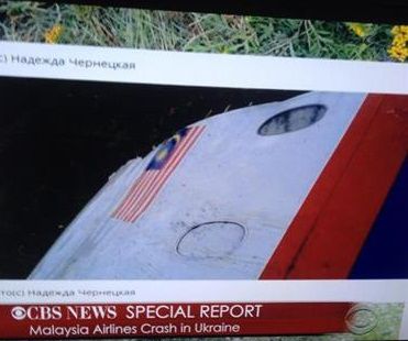 馬航在烏墜毀客機已發現上百遺體殘骸散落十幾公里 馬航在烏墜毀客機已發現上百遺體殘骸散落十幾公里