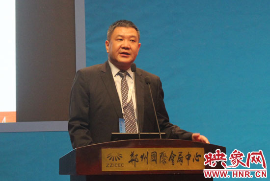 東方航空物流公司總經理李九鵬在小組正在討論上做演講 東方航空物流公司總經理李九鵬在小組正在討論上做演講